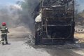 Ônibus é totalmente destruído por incêndio na BR-101, em Flexeiras