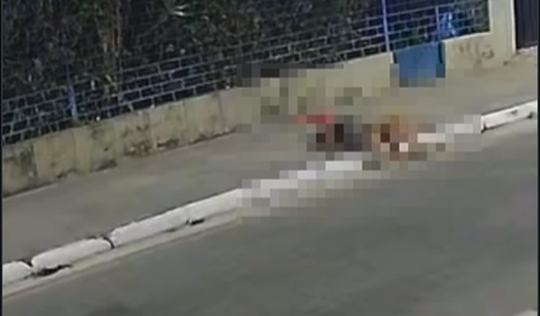 Mulher é morta a facadas em via pública de Maceió