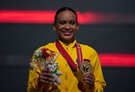 Rebeca domina no salto e se torna campeã mundial de ginástica