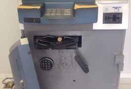 Bandidos tentam explodir caixas eletrônicos do Banco do Brasil, em Coité do Nóia