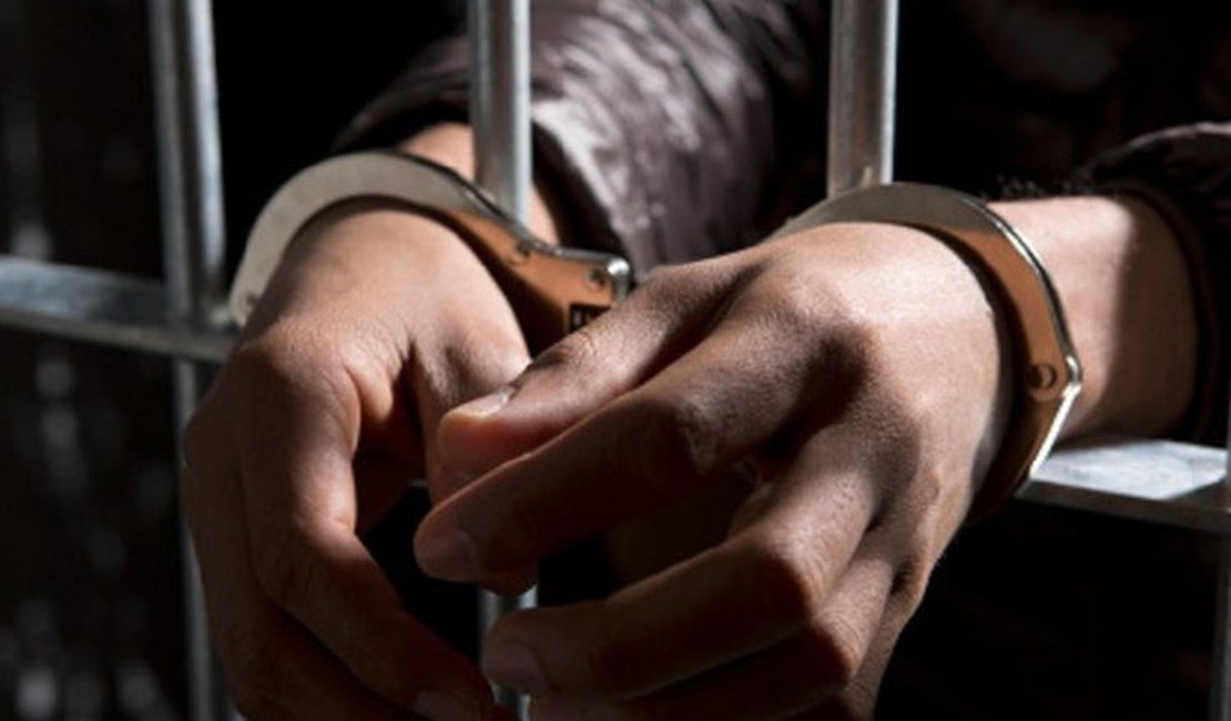 Homem é preso após agredir e manter namorada em cárcere privado