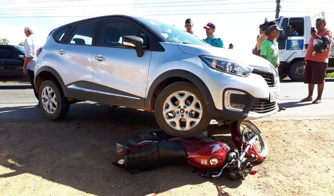 Dois ficam feridos em acidente envolvendo quatro veículos na AL-115