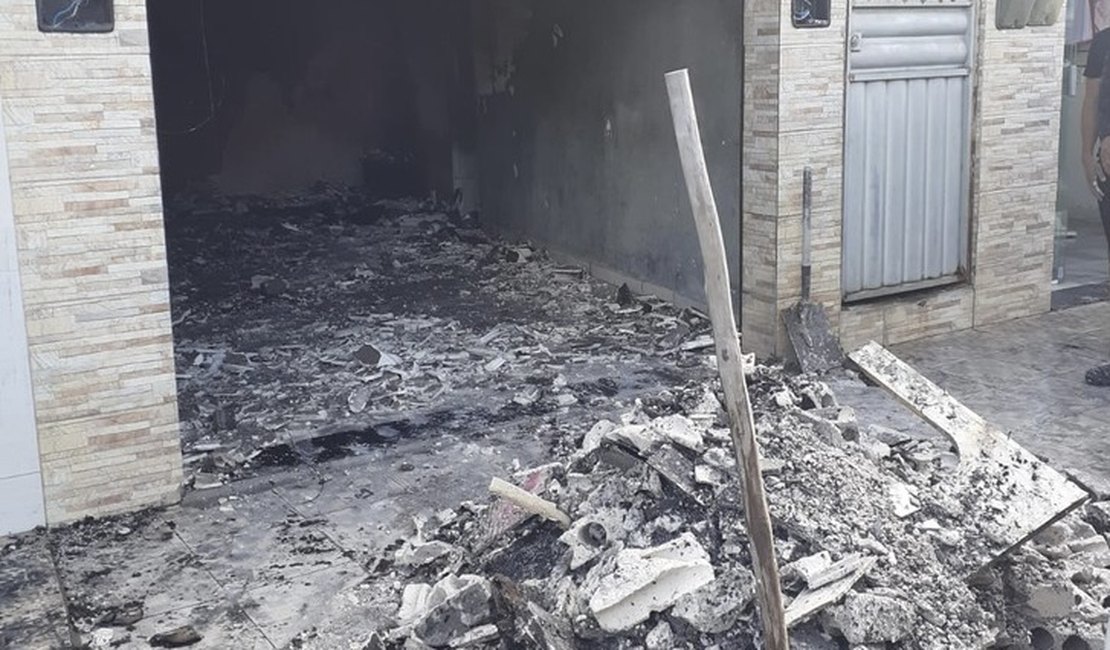 Incêndio deixa loja completamente destruída no Agreste alagoano