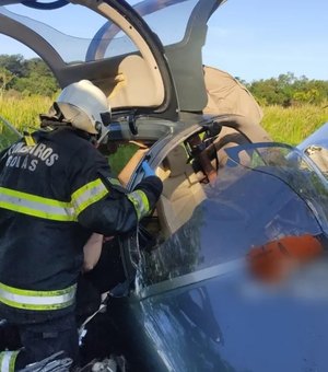 Avião cai e deixa duas pessoas feridas em Goiânia