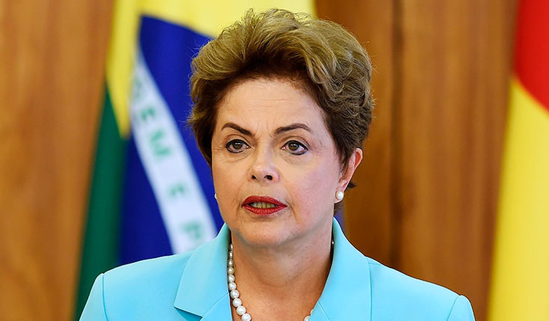 Dilma lembra impeachment: 'Um ano de golpe e destruição de direitos'
