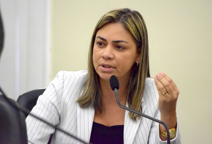 Com endometriose, Flávia Cavalcante se afasta das atividades na Assembleia Legislativa