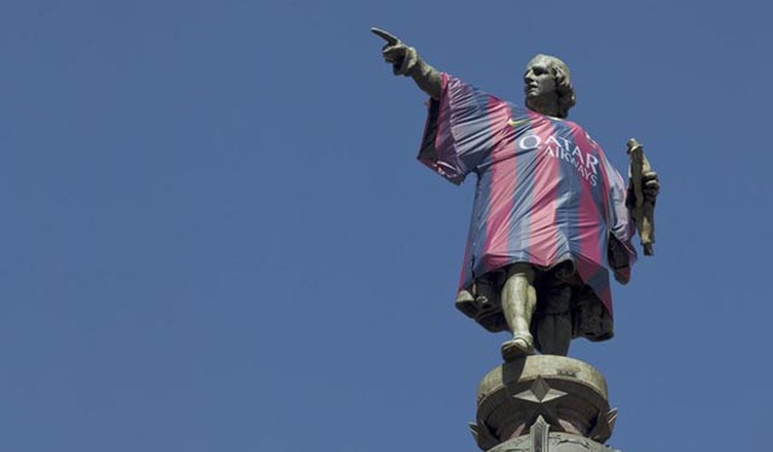 Estátua de Cristóvão Colombo veste nova camisa do Barça