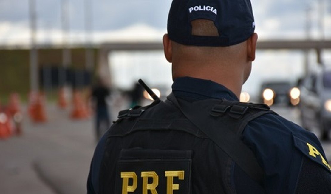 Após perseguição, PF captura homem dirigindo pela contramão na BR-101