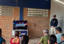 PRF realiza, em Palmeira dos Índios, Cinema Rodoviário conscientizando sobre o combate à exploração sexual infantil