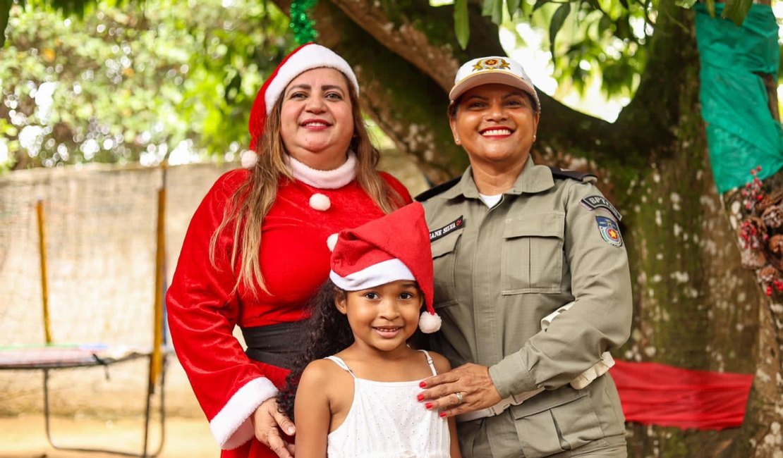 Ação de Natal do Batalhão de Trânsito entrega presentes a crianças de escola pública de Maceió