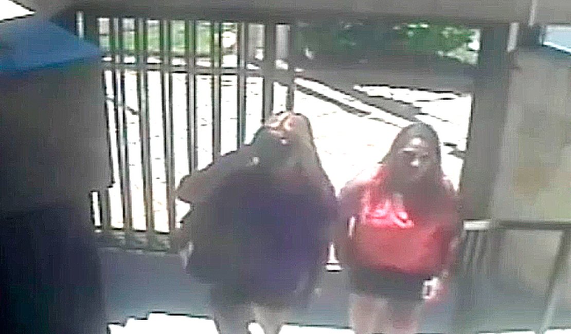 Imagens mostram mulheres suspeitas de furtar jóias em edifício