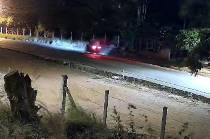 Câmera flagra criminosos assaltando motociclista em rodovia entre Craíbas e Arapiraca
