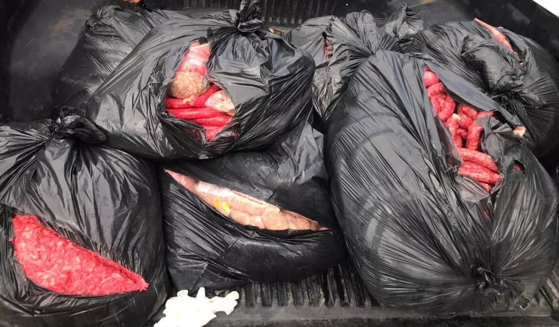 Vigilância apreende 420 kg de linguiças improprias pra consumo que estavam à venda em Maceió