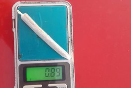 Jovem é flagrado com cigarro de maconha e assina TCO em Arapiraca