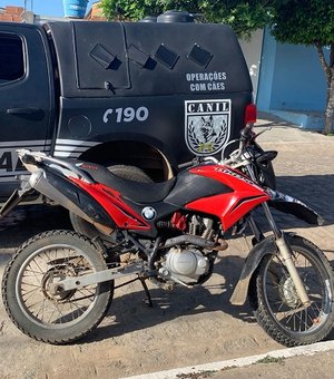 Canil do 3º BPM recupera motocicleta com queixa de roubo, em Arapiraca