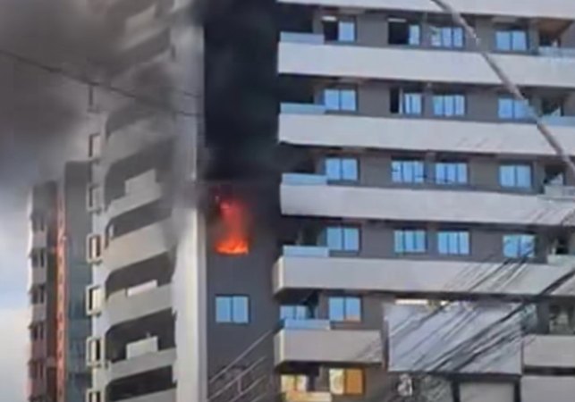 Incêndio atinge apartamento em prédio residencial na Ponta Verde