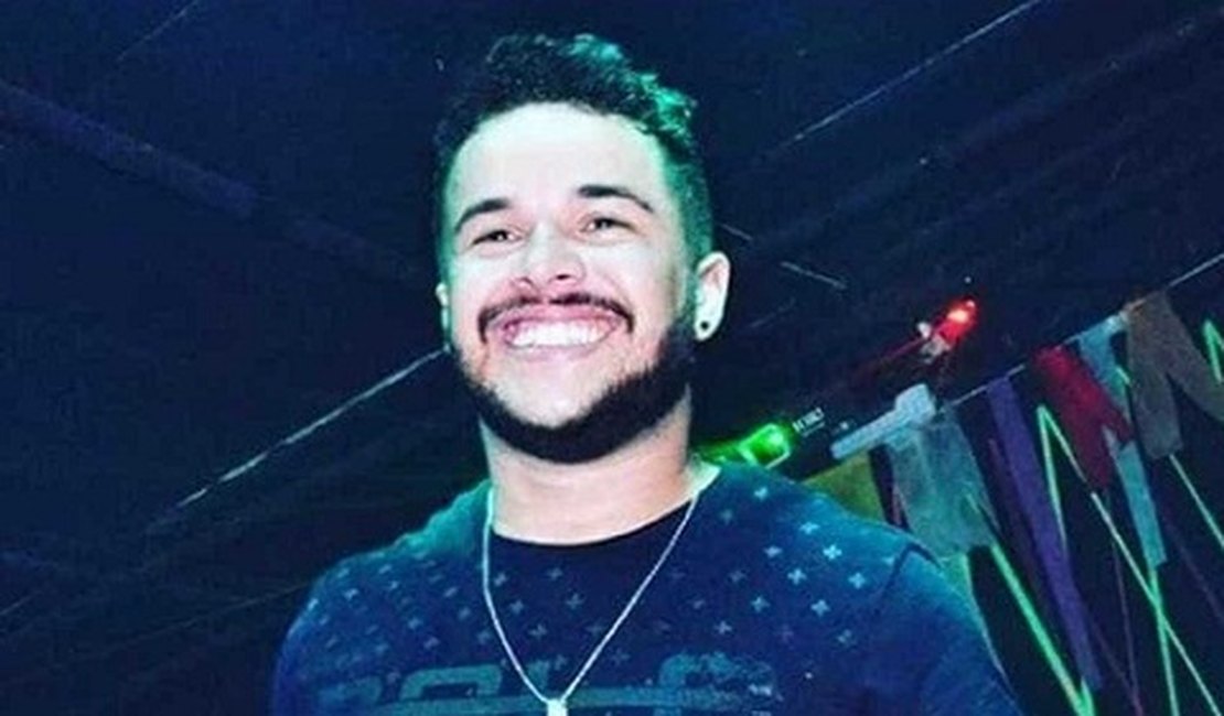 Cantor sertanejo é suspeito de esfaquear cliente de boate