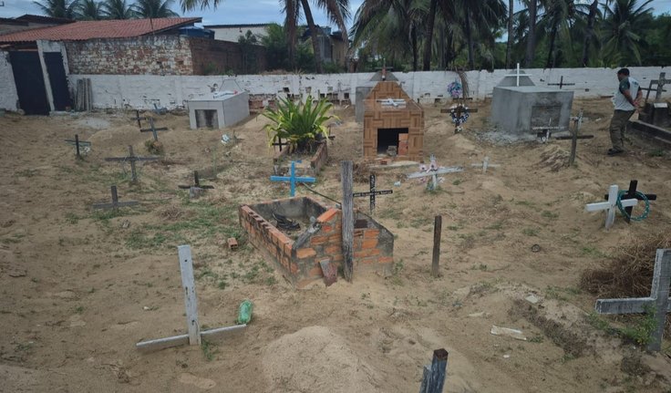 Após ação do MPE, Justiça manda suspender sepultamentos no cemitério do Pontal do Peba
