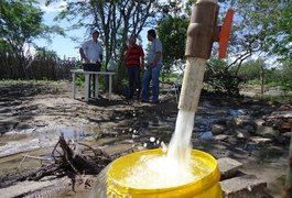 Estado entrega 600 cisternas, em Inhapi, nesta quarta-feira, 13