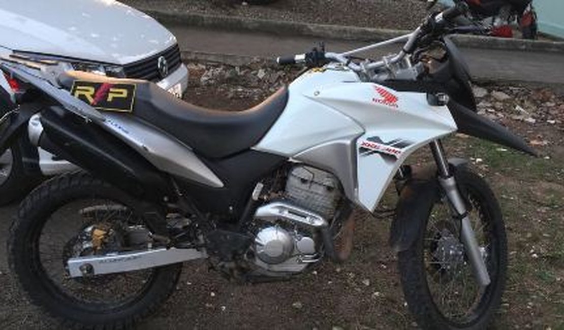 Polícia Militar recupera motocicleta roubada no bairro Primavera