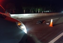 Pedestre morre após ser atropelado por carro de passeio e van, em Arapiraca