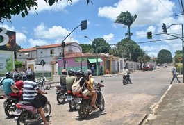 Prefeitura instala semáforo no bairro Cavaco