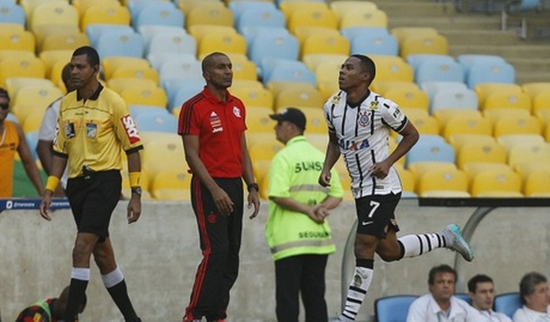 Corinthians usa 'inimigos íntimos' e vence o Flamengo no Maracanã