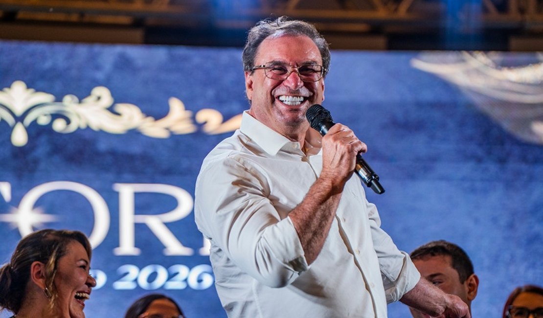 Em cerimônia de posse dos novos gestores escolares, Luciano Barbosa anuncia proposta para aumento de salários na educação municipal