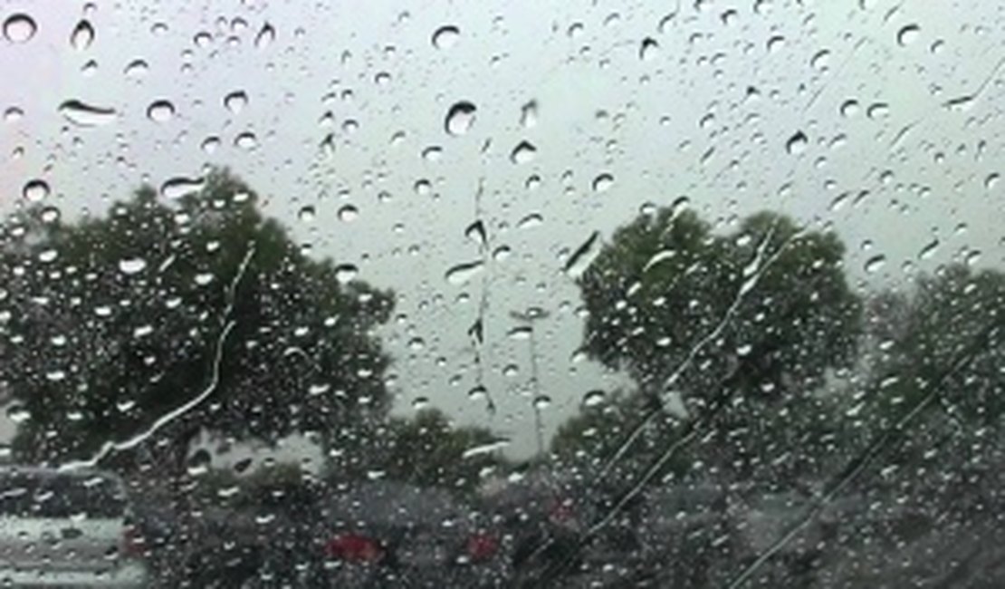 Meteorologista acredita que chuvas devem diminuir nos próximos dias em Alagoas