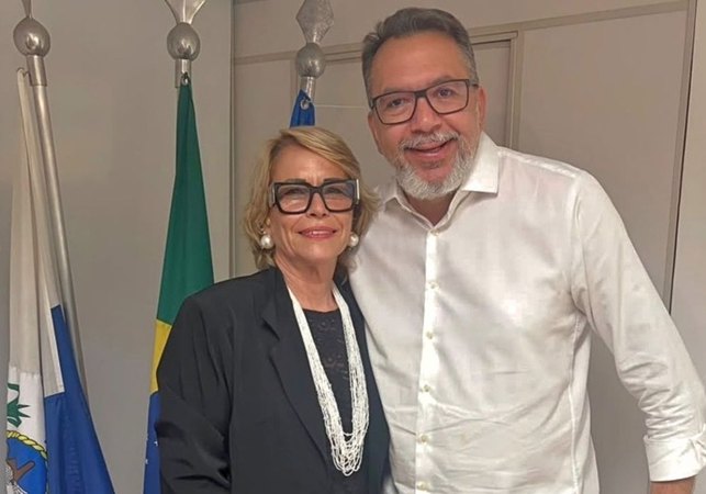 Mãe de Flávio Bolsonaro é suplente de alvo da Polícia Federal no Rio de Janeiro