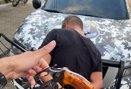 Homem é preso ao ameaçar população com revólver nas ruas de Teotônio Vilela