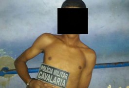 Menor é apreendido com arma e celular roubado, na Praça Marques, em Arapiraca