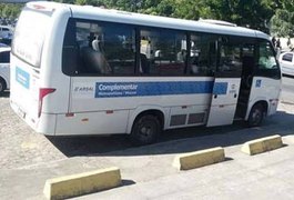 Bando armado invade micro-ônibus e rouba passageiros no interior de Alagoas