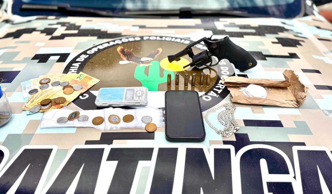 PM apreende armas de fogo e mais de 600 gramas de cocaína no interior
