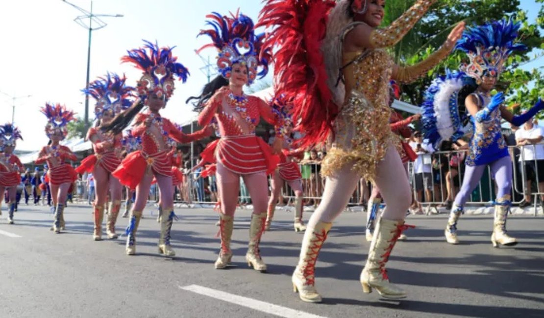 Com a presença de estudantes, desfile comemora 207 Anos da Emancipação Política de Alagoas