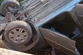 Capotamento de carro deixa duas pessoas feridas em Poço das Trincheiras