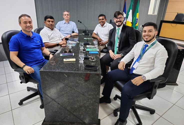 Presidente da Câmara, Sérgio do Sindicato se reúne com representantes do Sicoob Arapiraca