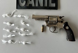 Canil do 3º BPM apreende arma e cocaína em Arapiraca; homem foi preso em flagrante