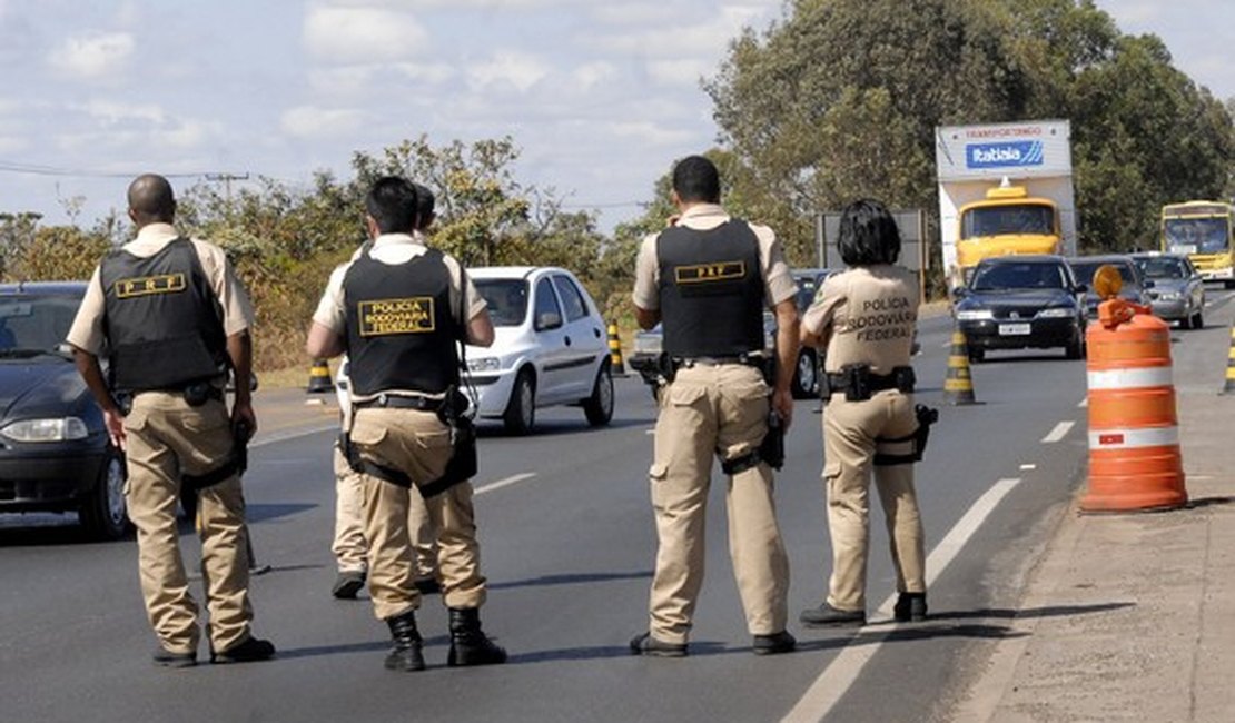 Homens trocam tiros com equipe da PRF no município de Pilar, Alagoas