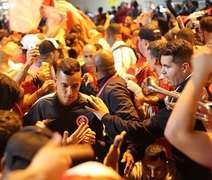 Mesmo sem Paolo Guerrero, torcida recebe Inter com festa em Porto Alegre