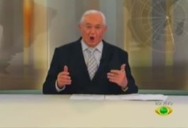 Bóris Casoy finge que estava falando no jornal e vira piada na internet