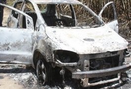 IML vai confrontar DNA para identificar corpos carbonizados dentro de carro