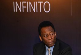 Dois meses após receber alta, Pelé volta a ser internado em São Paulo
