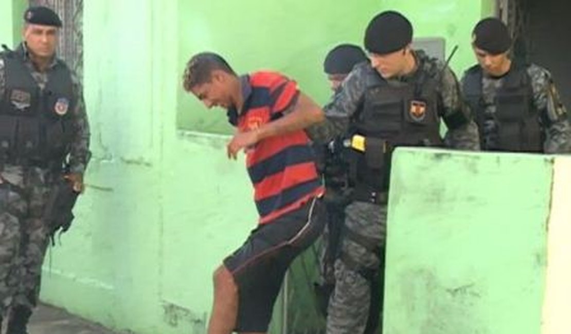 Suspeitos de assalto trocam tiros com policiais à paisana; um ficou ferido