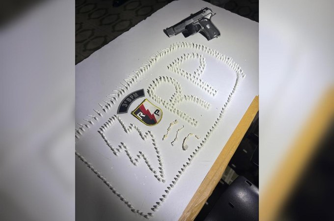 Polícia apreende simulacro e grande quantidade de drogas após perseguição no bairro Manoel Teles, em Arapiraca