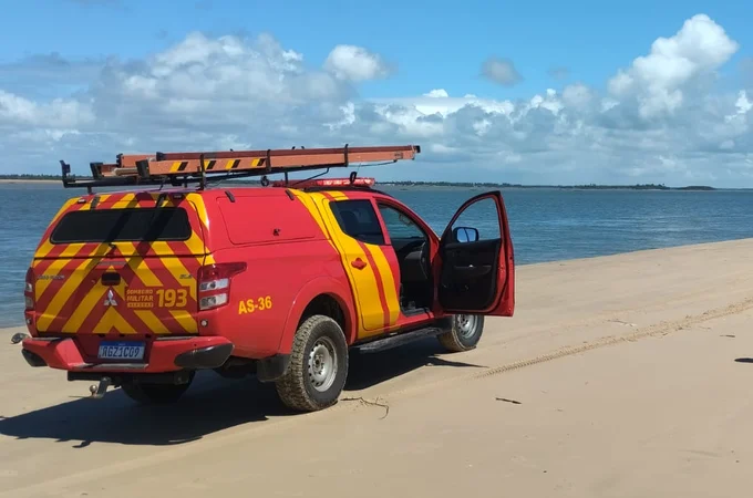 Menino de 6 anos que se afogou no Pontal do Peba segue desaparecido