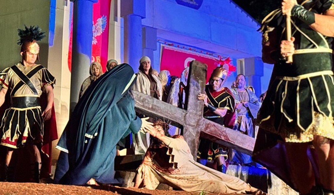 Paixão de Cristo de Arapiraca reúne centenas de pessoas e emociona público na primeira noite