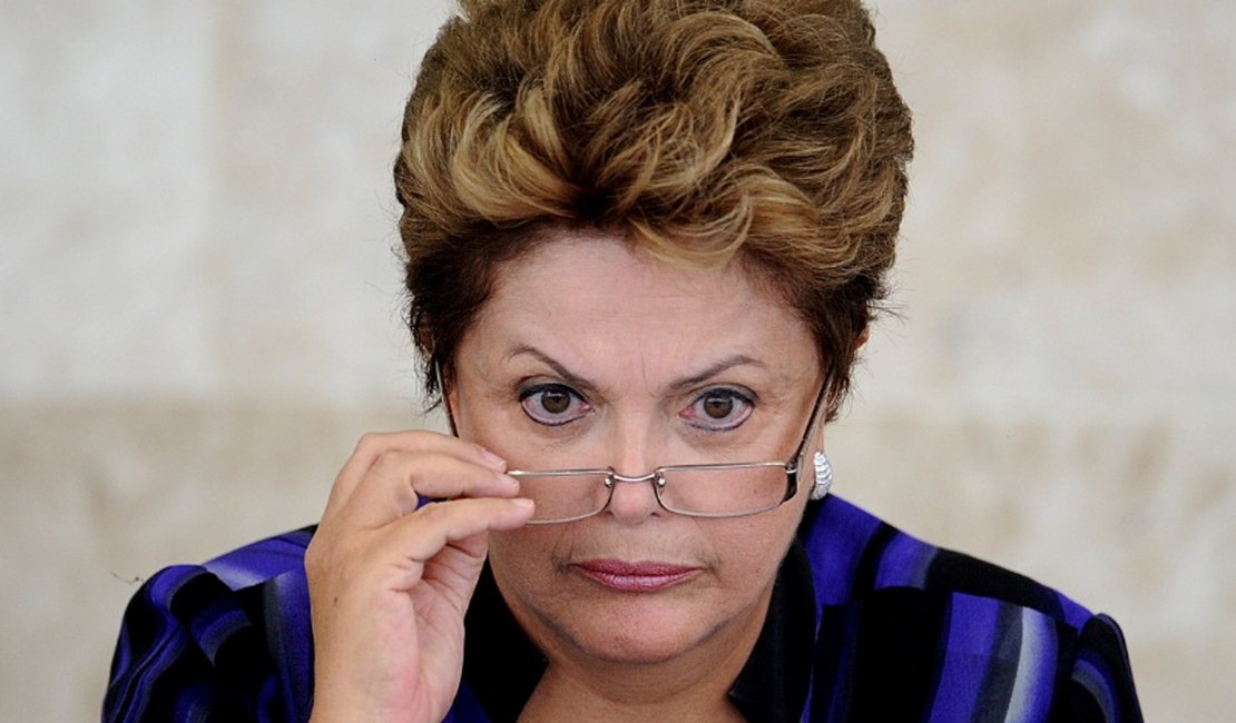 Dilma nega sucateamento do IBGE e diz que erro será apurado