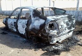 Quadrilha mata jovem, rouba carro e incendeia veículo no Agreste de Alagoas