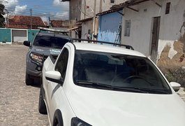 Veículo roubado é recuperado pela ROCAM no bairro Caititus, em Arapiraca
